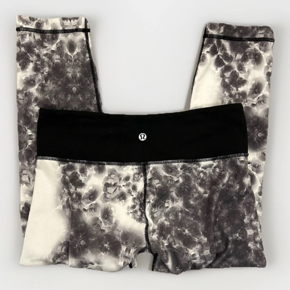 Lululemon Women's Leggings Capri Active Floral Stretch Printed Logo Size 6 - Picture 1 of 13